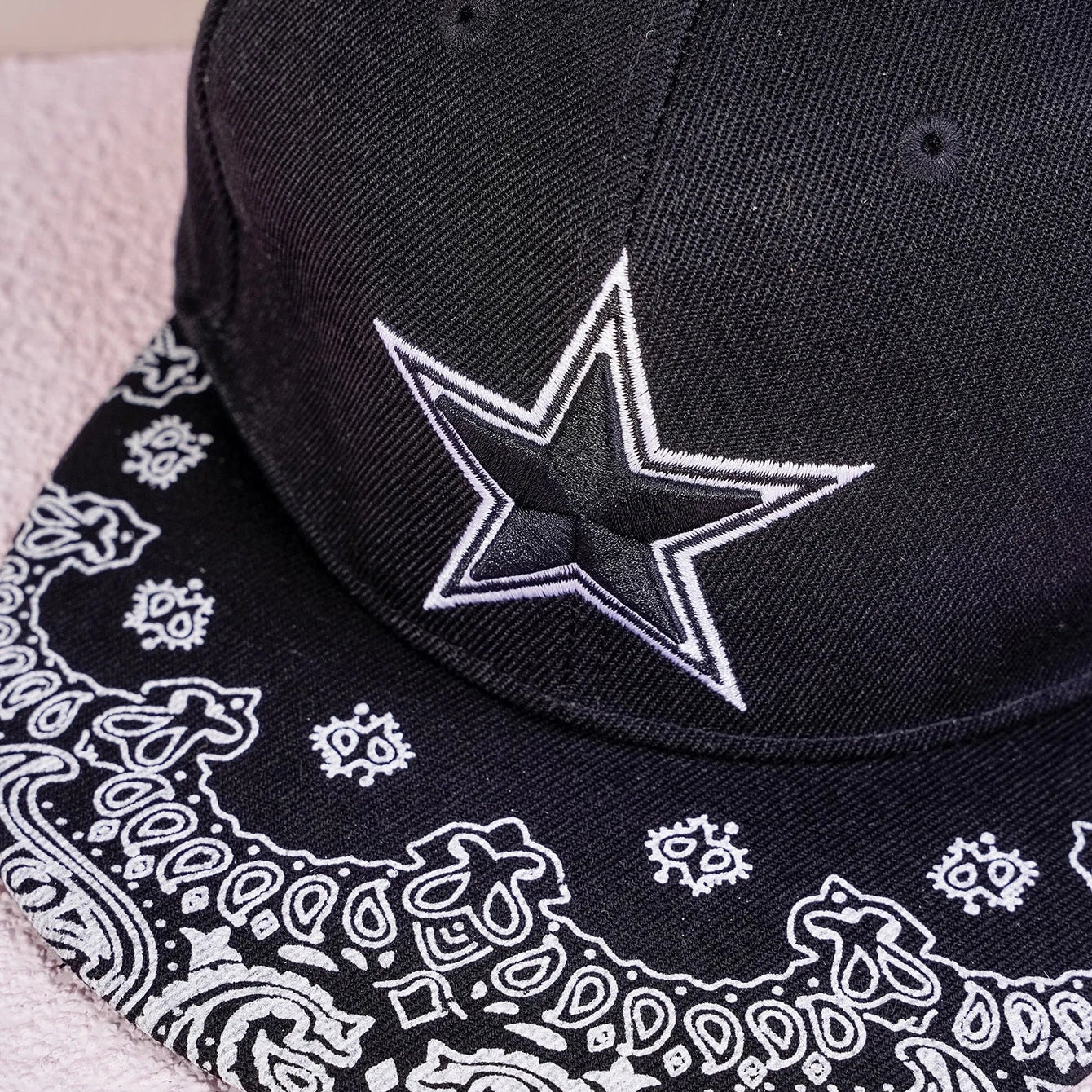 Star Embroidery Paisley Snapback Cap – Streetwear Flat Bill Hat